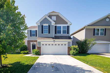 5489 Village Grove Lane Canal Winchester, OH 43110