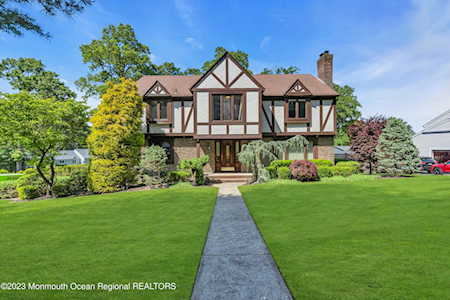 29 Foxwood Run Middletown, NJ 07748