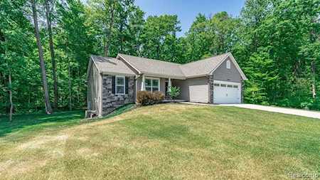 1010 Woods Edge Dr Hartland Twp, MI 48353
