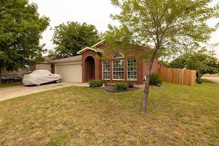 7961 Gardengate Lane Fort Worth, TX 76137