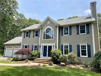 106 Parsons Ln South Kingstown, RI 02892