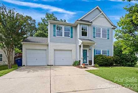 2305 Lake Vista Dr Mount Holly, NC 28120