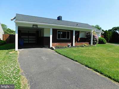 725 Trenton Rd Fairless Hills, PA 19030