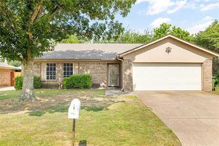 6404 Hidden Springs Drive Arlington, TX 76001