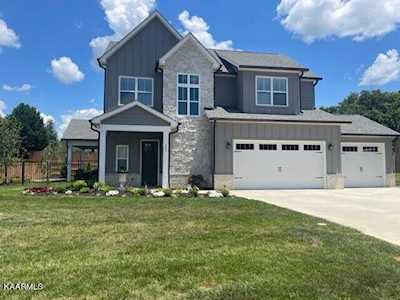 285 Stamford Bridge Way Lenoir City, TN 37772