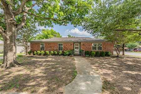 300 Tanglewood Drive Hurst, TX 76053