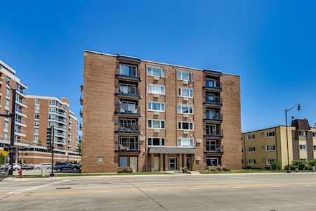 659 S Des Plaines River Rd #6C Des Plaines, IL 60016