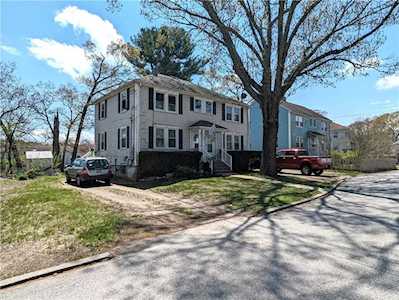 10 Saratoga Rd North Kingstown, RI 02852