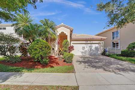 1282 NW 168th Ave Pembroke Pines, FL 33028