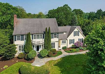 32 Lovers Ln Southborough, MA 01772