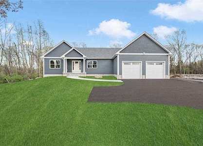 80 Janet Dr Cranston, RI 02921