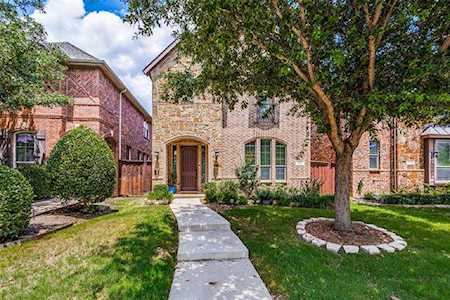 221 Carrington Lane Lewisville, TX 75067