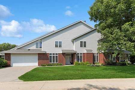 15 Idyllwild Ct Iowa City, IA 52245