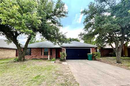 821 Larue Drive Cedar Hill, TX 75104