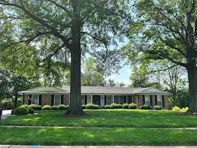 238 N Greentrails Dr Chesterfield, MO 63017