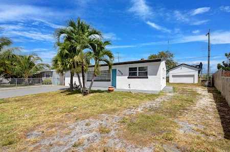 4035 N Browning Drive West Palm Beach, FL 33406