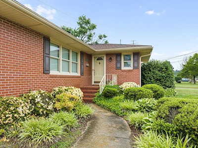 5 Calvert Dr Newport News, VA 23601