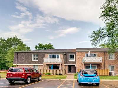 4524 Kings Walk Dr #1B Rolling Meadows, IL 60008