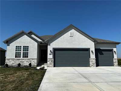 9500 N Amoret Ave Kansas City, MO 64154