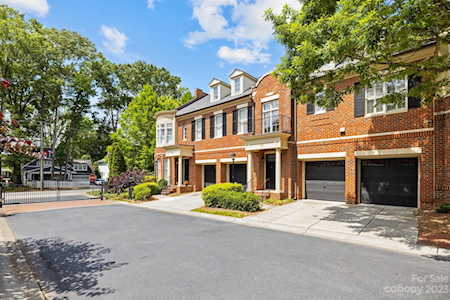 6850 Louisburg Square Ln Charlotte, NC 28210