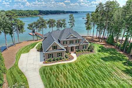 211 Quaker Rd Mooresville, NC 28117