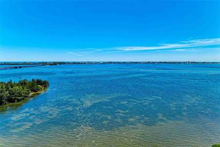 380 Aruba CIRCLE #302 Bradenton, FL 34209