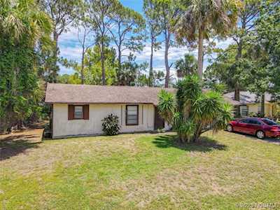 2015 India Palm Dr Edgewater, FL 32141