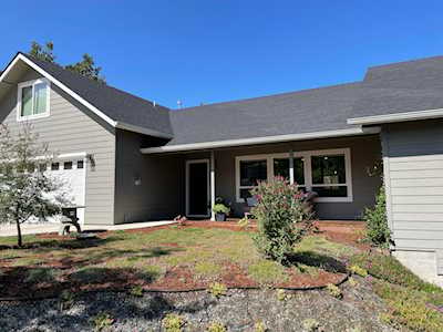 2221 SE Elderberry Ln Grants Pass, OR 97527