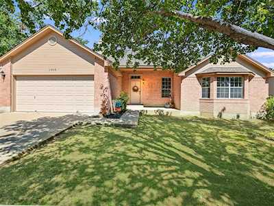 1903 E 19th ST Georgetown, TX 78626