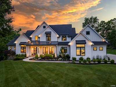 12980 Thornhill Dr Town And Country, MO 63131