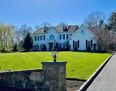 30 Lenihan Ln East Greenwich, RI 02818