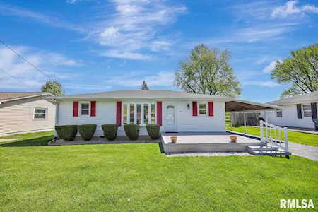 308 Sherwood Park Rd Washington, IL 61571