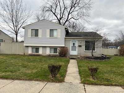39321 Cheshire St Westland, MI 48186