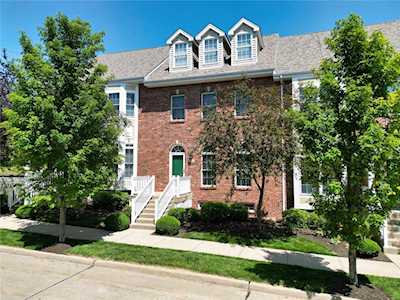 2404 N Larksong Dr Wildwood, MO 63040