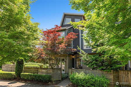 723 N 42nd St Seattle, WA 98103