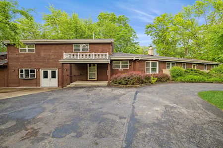 240 Crescent Knoll Green Oaks, IL 60048