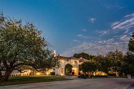 14809 Hampton Court Addison, TX 75254