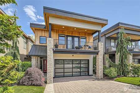 1240 4th St W Kirkland, WA 98033