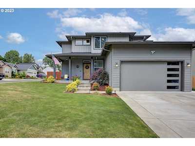 735 E Cedar AVE La Center, WA 98629