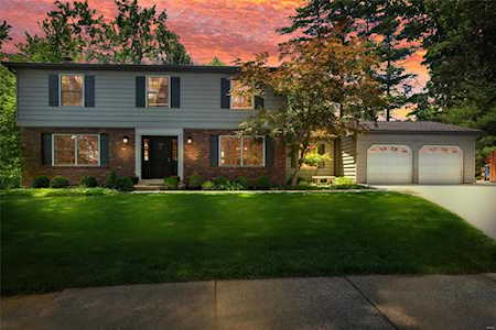 366 Ridgemeadow Dr Chesterfield, MO 63017
