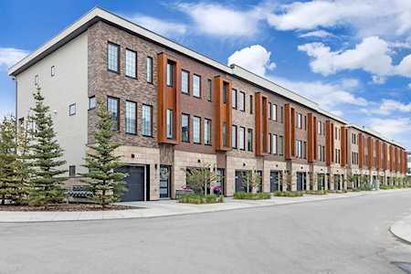 81 Greenbriar Place NW #230 Calgary, AB T3B 6J1