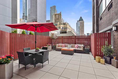 322 W 57th St #15R1 New York, NY 10019