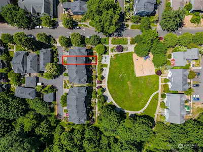 6424 High Point Dr SW Seattle, WA 98126