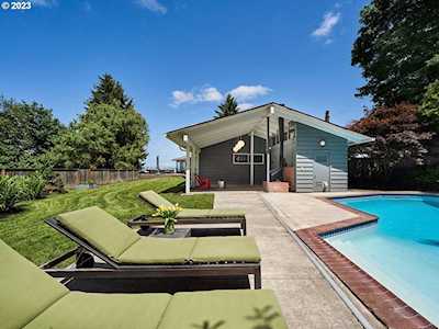 701 NW Warrenton TER Portland, OR 97210