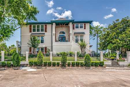 2027 W Indies Ct Nassau Bay, TX 77058