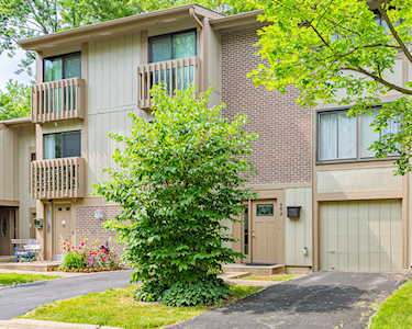 462 E Woodfield Trl #462 Roselle, IL 60172