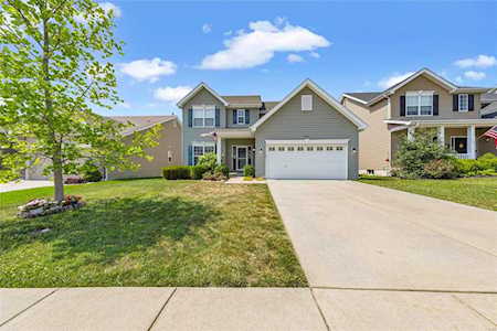 607 Prairiegate Ct Lake St Louis, MO 63367