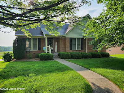 3104 Bluegrass Dr Shelbyville, KY 40065