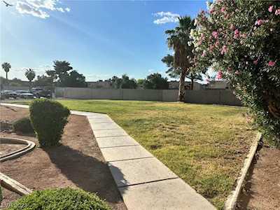 559 Roxella Ln #C Las Vegas, NV 89110