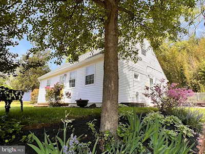 828 Clifton Ave Arnold, MD 21012